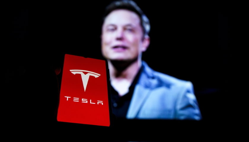 Tesla Musk akcie