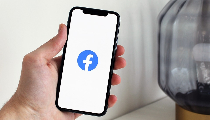 pokuta Facebook Británie