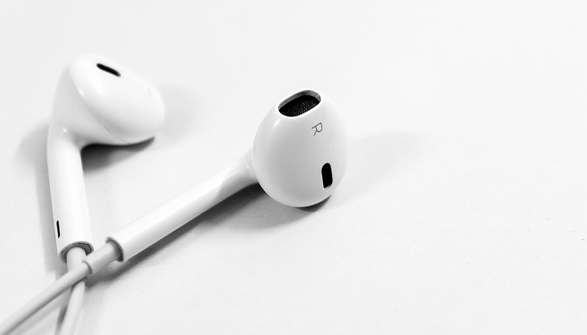 hudba komise pokuta Apple