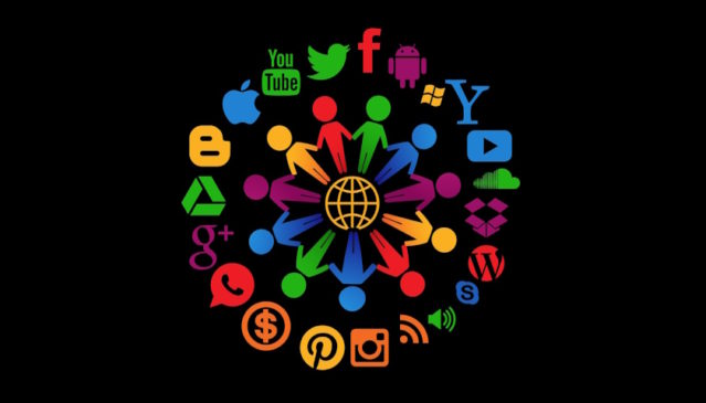 Studie: Počet aktivních uživatelů sociálních sítí loni překročil pět miliard