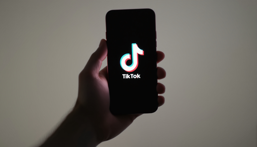 TikTok sdílí nejnovější data o odstraňování obsahu a počtu uživatelů v EU